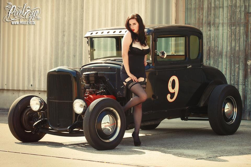 Illustration for article titled Girls and Cars (NSFW-ish?)